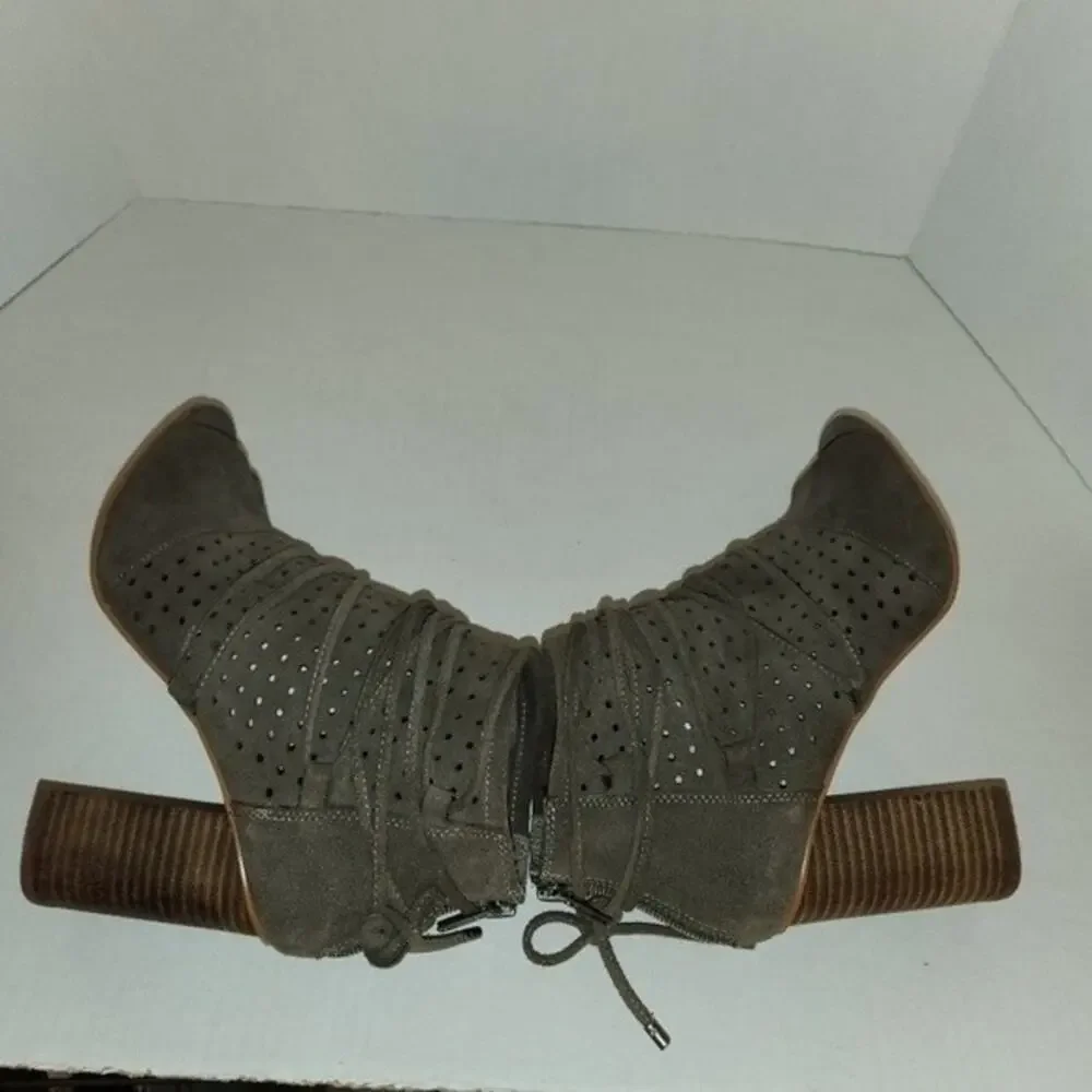 VERY VOLATILE VV Kalio Grey Gray Wrap Around Suede Peep Toe Shoetie Womens 9